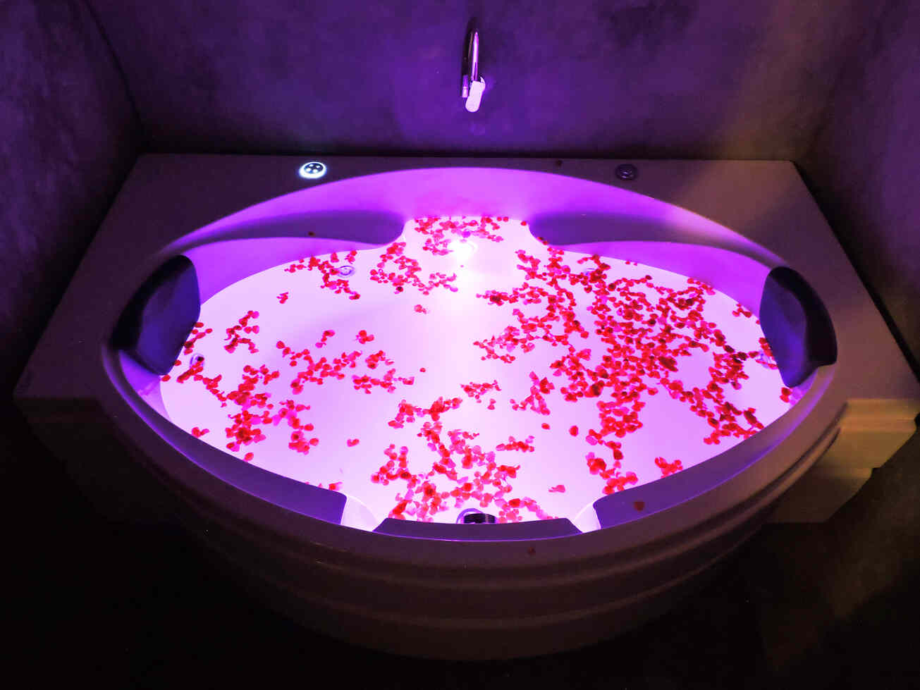 Double Room with Jacuzzi, photo 15