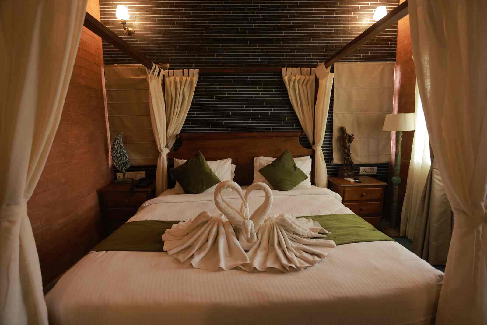 Warm wood and earthy interiors in the Jacuzzi King Suite