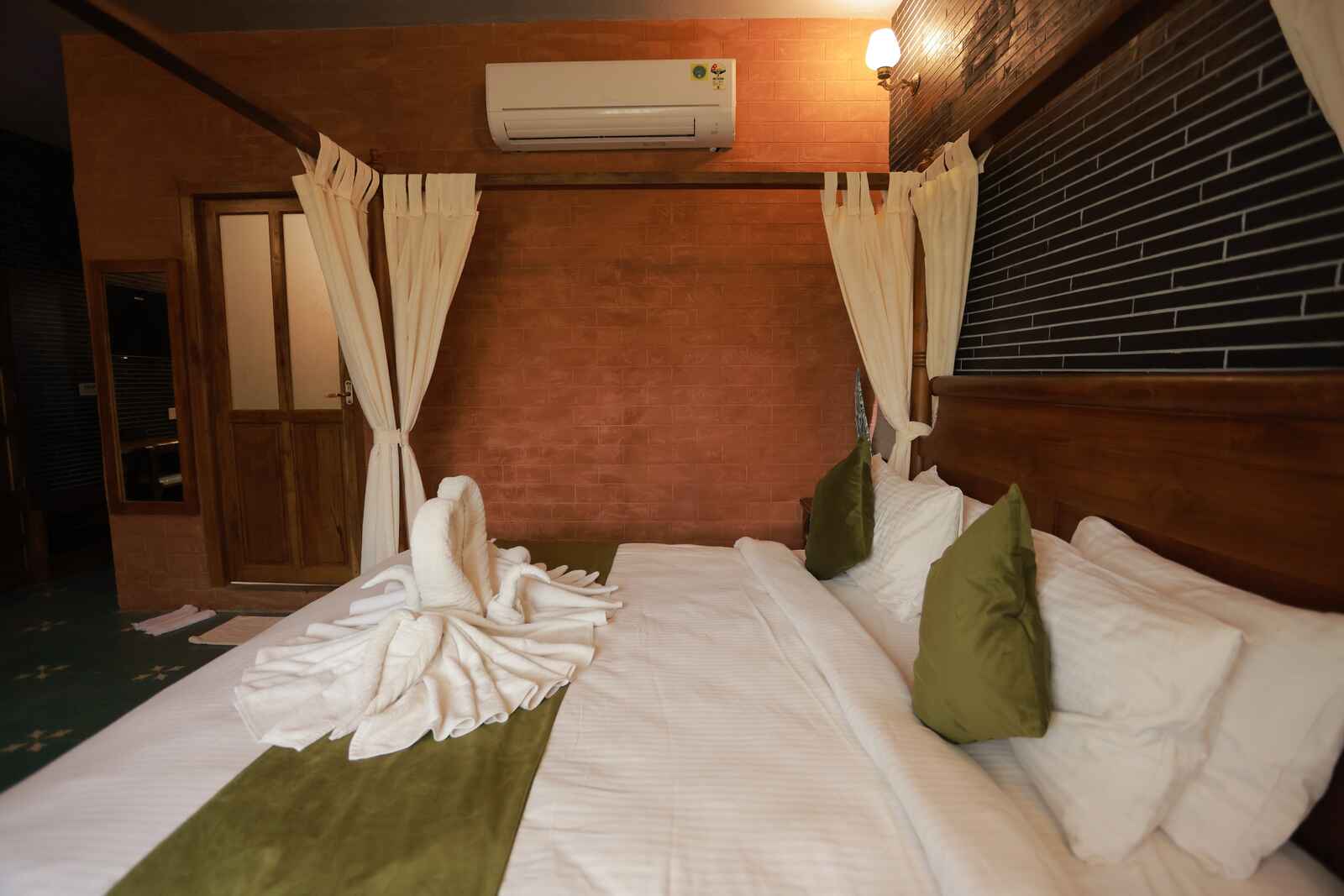 Jacuzzi King Suite, photo 4