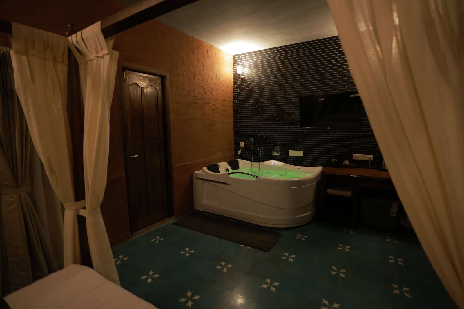 Jacuzzi King Suite, photo 14