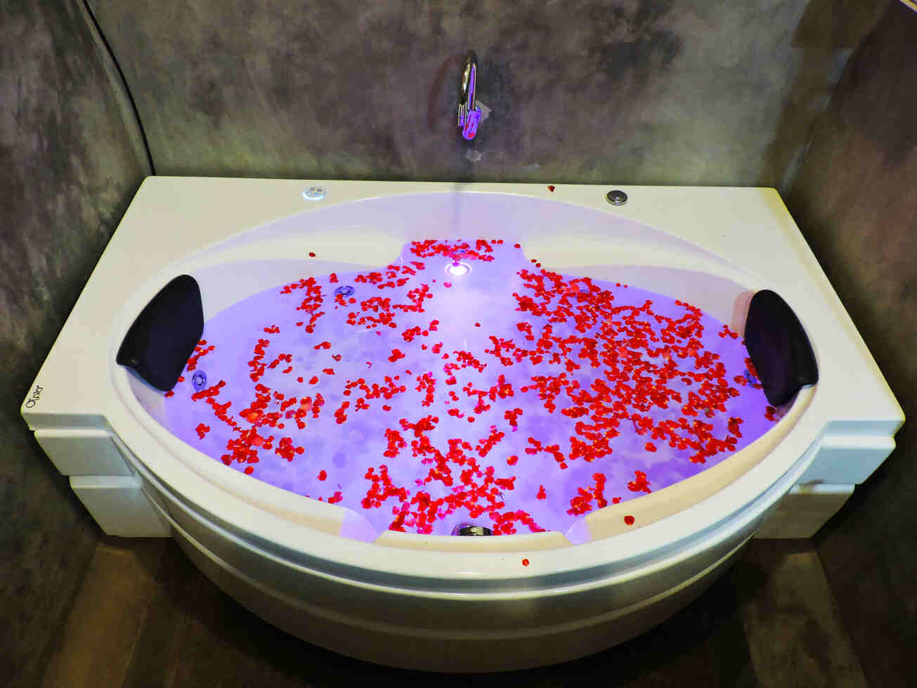 Jacuzzi Queen Suite, photo 8